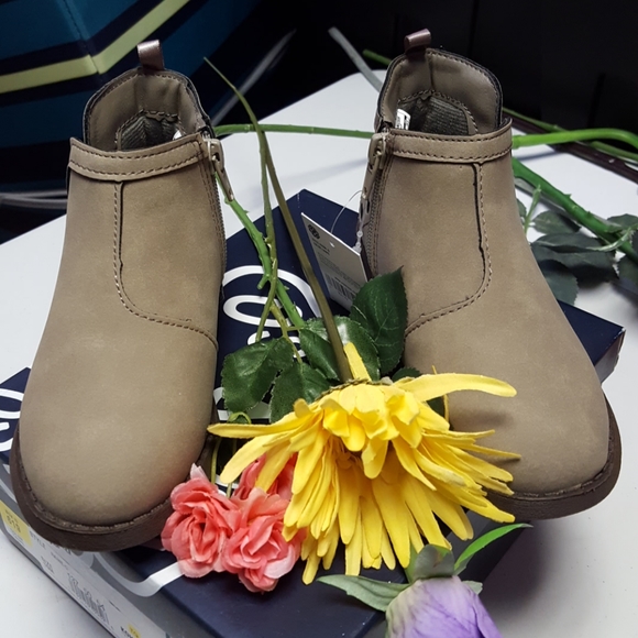 NIB Toddler Oshkosh girls boot tan size 10T - Picture 2 of 8